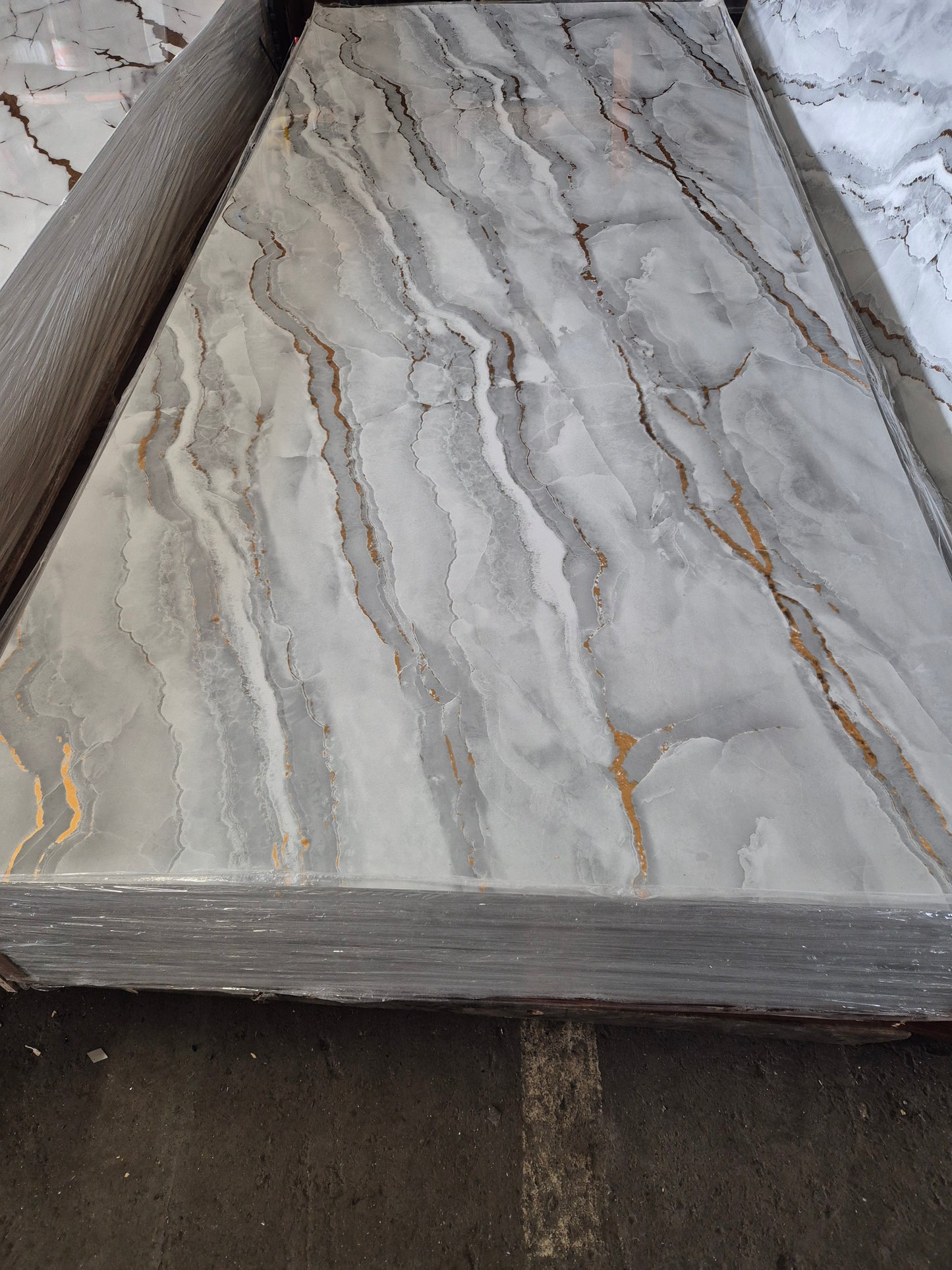 Panou Decorativ Perete - Alb-Gri-Auriu, dimensiune 2.8x1.22m