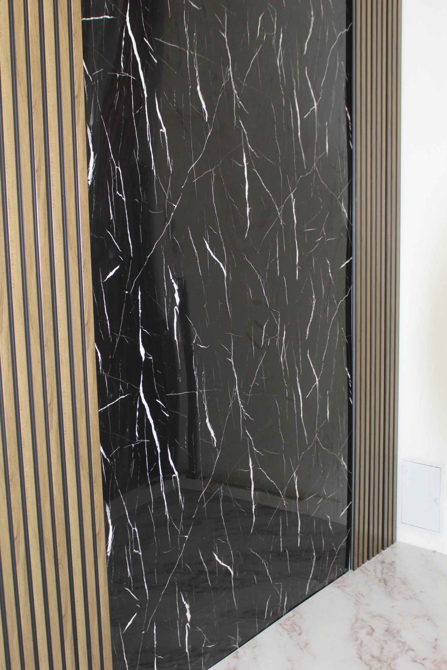 Panou Decorativ Perete - Negru-Alb, dimensiune 2.8x1.22m