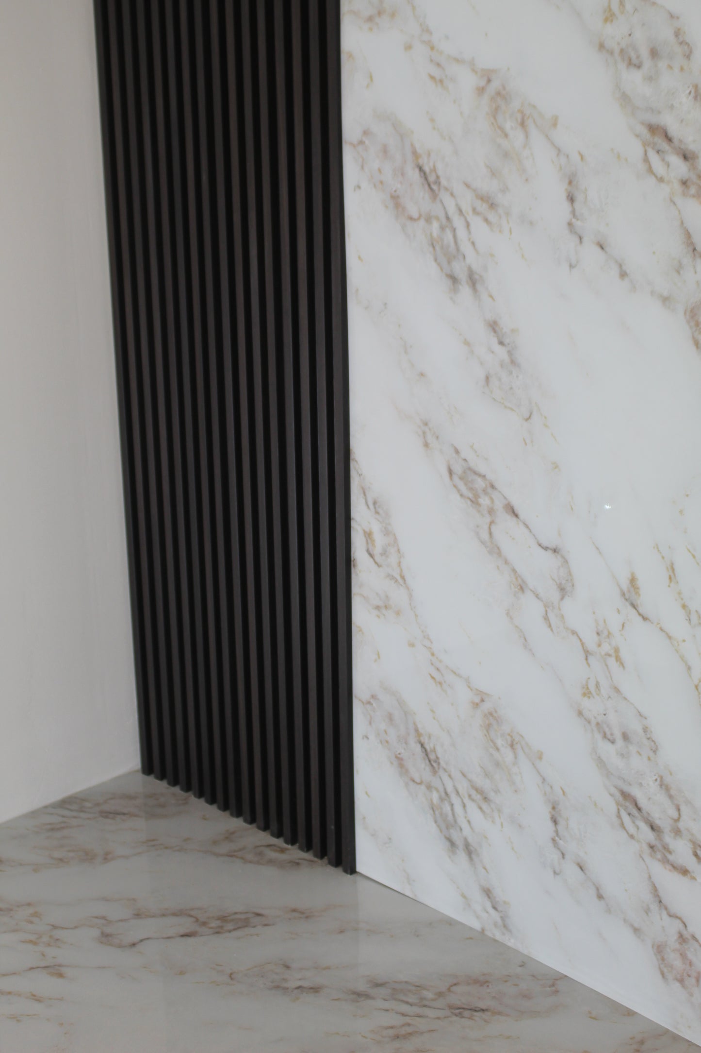Panou Decorativ Perete - Alb-Maro, dimensiune 2.8x1.22m